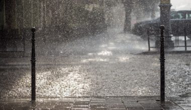 Ξεκίνησε η κακοκαιρία: Πού βρέχει τώρα και ποιες περιοχές θα επηρεαστούν