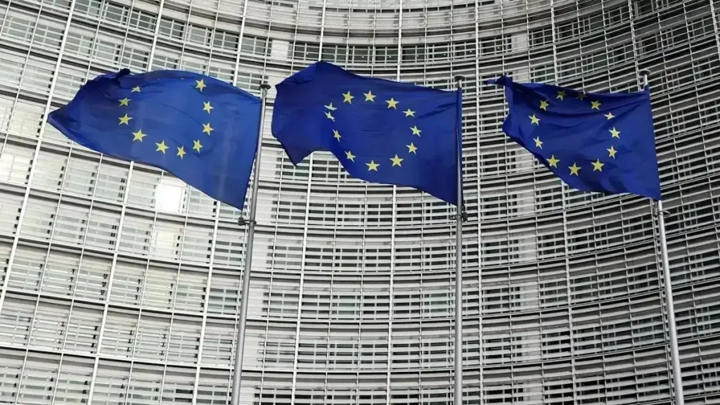 Κομισιόν: Διαδικασίες κατά της Ελλάδας για ξέπλυμα χρήματος και εμπορία ανθρώπων