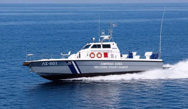 Φωτιά σε φορτηγό πλοίο με 29 επιβαίνοντες βόρεια της Μυκόνου