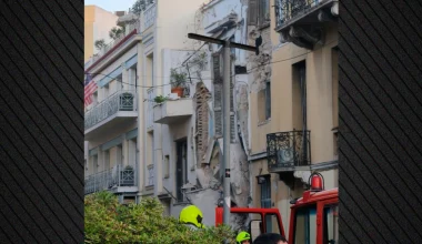 Πλάκα: Ισχυρή έκρηξη σε παλιό κτίριο στην οδό Λυσικράτους
