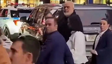 Ο Έντι Ράμα «έφαγε» αυγά στη Νέα Υόρκη: «Πουτ@@ας γιε – Είστε υστερικές κότες» (βίντεο)