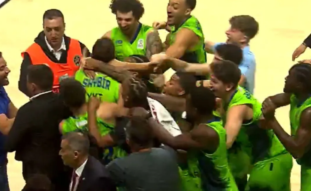 Εκπληκτικό buzzer beater στην Τουρκία χάρισε τη νίκη στην Τόφας εναντίον της Pizzabulls (βίντεο)
