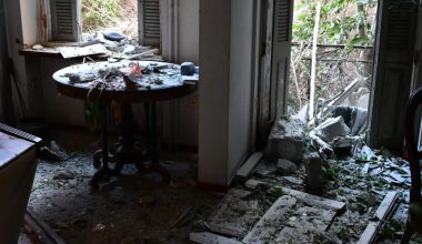 Έκρηξη σε σπίτι στην Πλάκα: Μεγάλες ζημιές στο εσωτερικό γειτονικού κτιρίου – Δείτε εικόνες