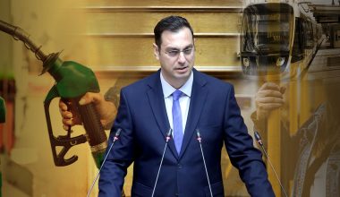 Βουλευτής ΝΔ: «Αν δεν έχεις 10 ευρώ για βενζίνη παίρνεις τα Μέσα Μαζικής Μεταφοράς» (βίντεο)