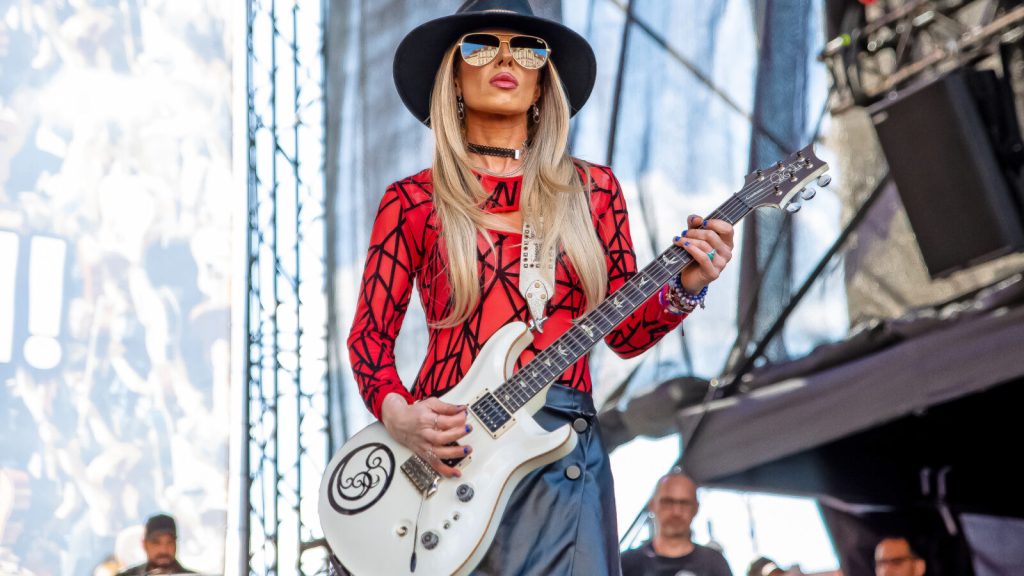 Α.Βίσση: Η Ελληνοαυστραλή κιθαρίστρια Orianthi ανέβηκε στη σκηνή του ΟΑΚΑ και προκάλεσε «χαμό»