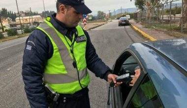 Χειροπέδες σε 59χρονο που διαφήμιζε στο διαδίκτυο σκεύασμα που «ξεγελά» το αλκοτέστ