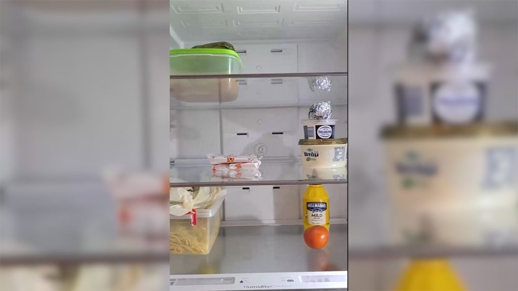 Οι Έλληνες βγάζουν φωτογραφίες τα άδεια τους ψυγεία