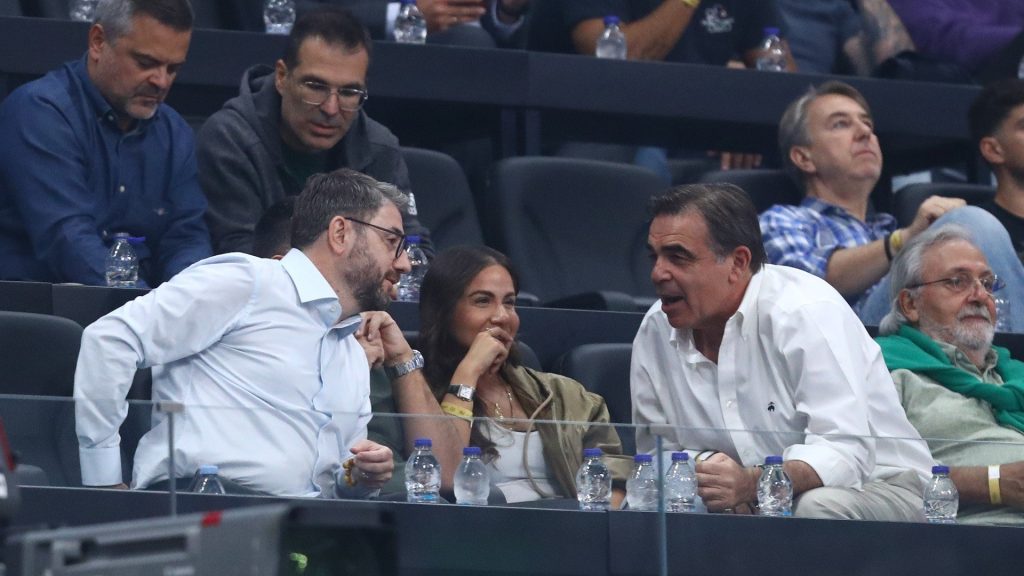 Ν.Ανδρουλάκης και Μ.Σχοινάς μαζί στο T-Center μετά την σύγκρουση στην Βουλή