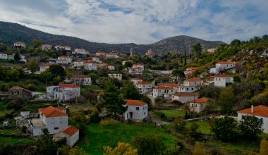 Κρεμαστή: Το άγνωστο χωριό του Πάρνωνα που μοιάζει να «κρέμεται» στην πλαγιά (φωτο)