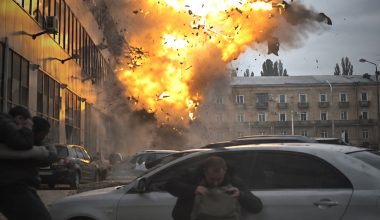 Βίντεο: Η στιγμή που ρωσικό Geran-5 διαλύει την ουκρανική DATAGROUP