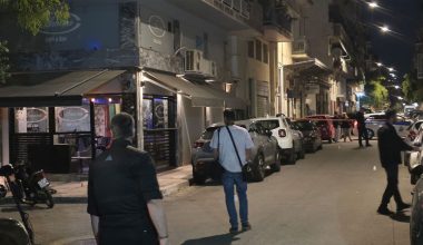 Πυροβολισμοί στον Άγιο Παντελεήμονα: Βρέθηκε καμένο το όχημα των δραστών – Είχε μέσα καλάσνικοφ