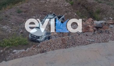 Σοβαρό τροχαίο στην Εύβοια: Aγροτικό όχημα ανετράπη και έπεσε μέσα σε γκρεμό 15 μέτρων
