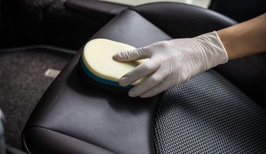 Το έχεις κι εσύ σπίτι σου: Το υλικό των 0,50 ευρώ που καθαρίζει και χαρίζει λάμψη στο αυτοκίνητο