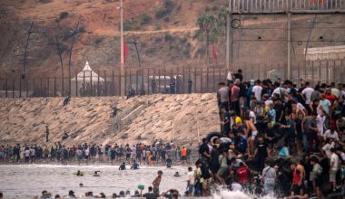Θέουτα: Χιλιάδες κόσμος στη Μαδρίτη κατά της κυβέρνησης για τους παράνομους μετανάστες