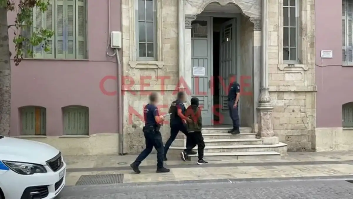 Βίντεο: Στον εισαγγελέα ο 40χρονος για την παιδική πορνογραφία – Είχε γίνει εμμονικός με μία 18χρονη