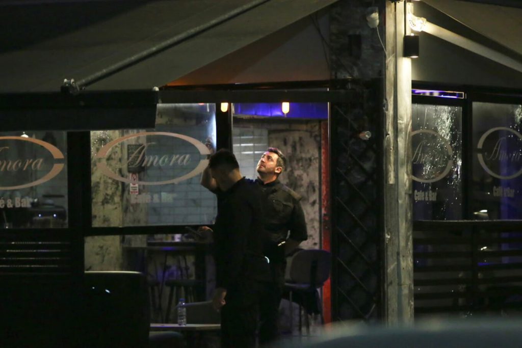 «Σφυροκόπημα» με δεκάδες σφαίρες σε καφετέρια στον Άγιο Παντελεήμονα: Τραυματίστηκε 10χρονη
