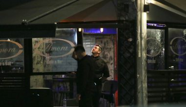 «Σφυροκόπημα» με δεκάδες σφαίρες σε καφετέρια στον Άγιο Παντελεήμονα: Τραυματίστηκε 10χρονη