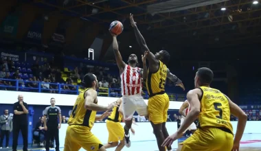 Ο Ολυμπιακός επικράτησε με 93-80 της ΑΕΚ στον πρώτο ημιτελικό του Super Cup