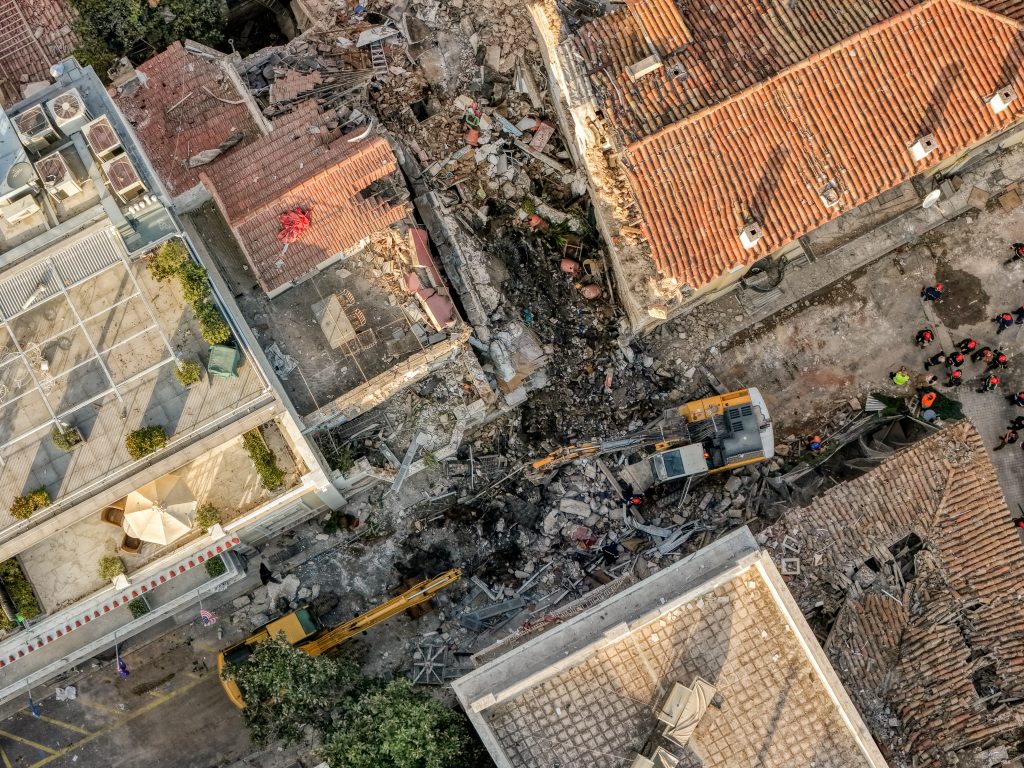 Τραγικός «επίλογος» στην Πλάκα: Βρέθηκαν νεκροί και οι τελευταίοι δύο αγνοούμενοι