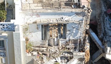 Κατάρρευση κτηρίου στην Πλάκα: «Πληροφορίες για αυτόνομους λέβητες αερίου στα διαμερίσματα»