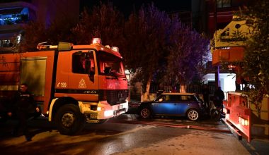 58χρονη στη Θεσσαλονίκη έβαλε φωτιά στην πόρτα διαμερίσματος γειτόνισσάς της