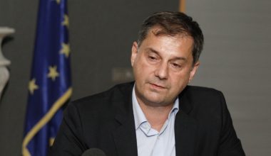 Χ.Θεοχάρης: «Όσοι δεν μας ψηφίζουν είναι κακομοίρηδες»