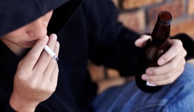 Η νικοτίνη καταστρέφει την ψυχική υγεία των εφήβων – «Μια ρουφηξιά είναι αρκετή για να εθιστούν»