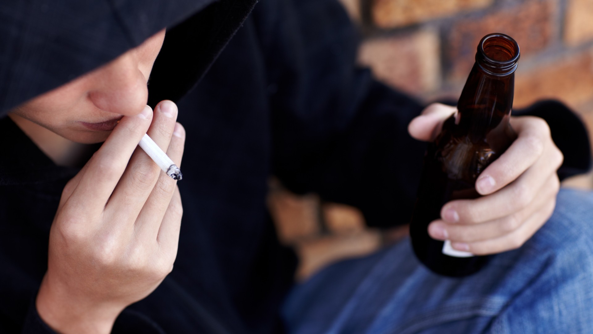 Η νικοτίνη καταστρέφει την ψυχική υγεία των εφήβων – «Μια ρουφηξιά είναι αρκετή για να εθιστούν»