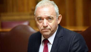 Ε.Λέκκας: «Χάρτινο το κτήριο που κατέρρευσε στην Πλάκα – Δεν διέθετε φέροντα οργανισμό»