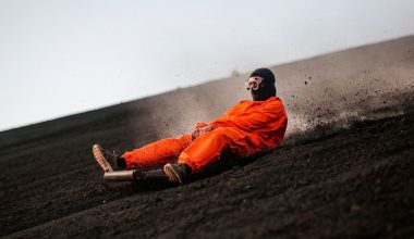 Volcano Boarding: Η κατάβαση ενεργού ηφαιστείου πάνω σε σανίδα