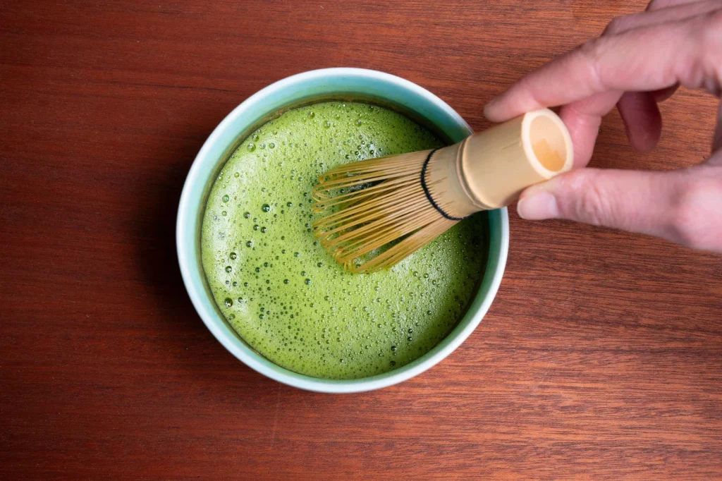 Matcha: Το δημοφιλές πράσινο ρόφημα που βρέθηκε με αλουμίνιο – Τι έδειξε έρευνα