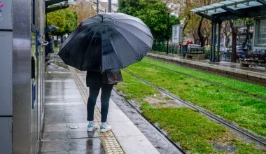 Με βροχές και καταιγίδες ο καιρός σήμερα – Έως 7 μποφόρ οι άνεμοι
