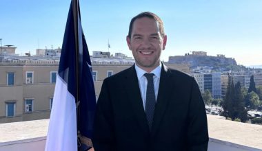 Νικόλας Κασσιανίδης: Ο νέος Γάλλος πρέσβης συστήθηκε με Γιώργο Μαζωνάκη και φραπέ (βίντεο)