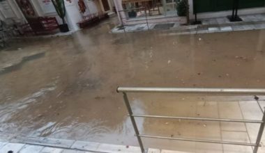 Κακοκαιρία στη Σύρο: «Πλημμύρισε» η Ερμούπολη εξαιτίας της έντονης βροχόπτωσης
