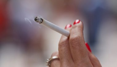 Στο εδώλιο και πάλι η 32χρονη από την Λάρισα που έσβηνε τσιγάρα στα κορμιά των ανήλικων παιδιών της