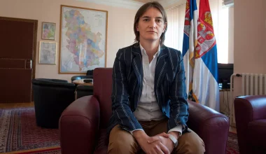 Σερβία: Η Άνα Μπρνάμπιτς ανέλαβε υπηρεσιακή πρόεδρος μετά την παραίτηση Α.Βούτσιτς