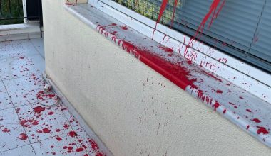 «Μπαράζ» επιθέσεων σε γραφεία της ΝΔ στην Αττική: Στο στόχαστρο Κυψέλη, Δάφνη και Μαρούσι (upd)