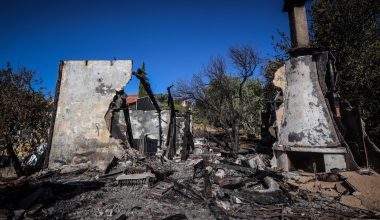 Πυρκαγιές: «Παγώνουν» για 12 μήνες πλειστηριασμοί και κατασχέσεις για τους πληγέντες