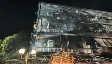 Μεγάλη φωτιά σε καφετέρια στη Νέα Ιωνία: Επεκτάθηκε σε πολυκατοικία – Απεγκλωβίστηκαν ένοικοι (φωτο)