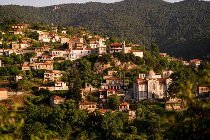 Βαμβακού: Το ορεινό χωριό της Λακωνίας που «ξαναζωντανεύει»