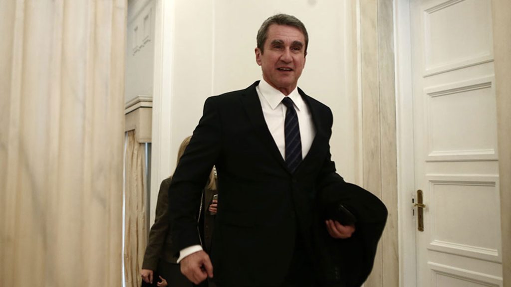 Α.Λοβέρδος: Oμάδα αγνώστων «εκτόξευσε» κόκκινες μπογιές στο πολιτικό του γραφείο (βίντεο)