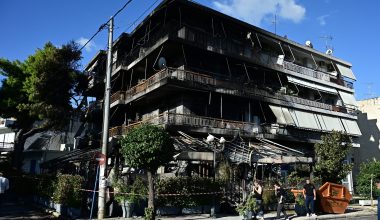 Με εύφλεκτο υγρό πυρπόλησαν την καφετέρια στη Νέα Ιωνία: Εξετάζουν αν πρόκειται για «ξεκαθάρισμα»