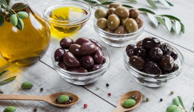 Ελιές: Πότε χαλάνε μετά το άνοιγμα και ποιο το λάθος που πρέπει να αποφεύγετε