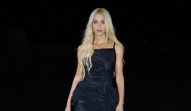 Δ.Νομικού: Περπάτησε σε πασαρέλα στο Παρίσι δίπλα στις Κ.Τζένερ και Κ.Ντελεβίν (βίντεο – φωτο)