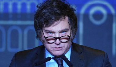Χαβιέρ Μιλέι σε Λονδίνο: «Σταματήστε τις έρευνες για πετρέλαιο στα  Φώκλαντ»
