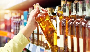 ΗΠΑ: Σε ισχύ οι απαγορεύσεις του Ν.Τραμπ σε καναδικό αλκοόλ, γαλακτοκομικά και μοτοσικλέτες