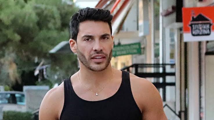 Γιώργος Ασημακόπουλος: «Φεύγω από την Ελλάδα» (βίντεο)
