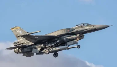 Ελληνικά F-16 πάνω από τη Λευκωσία ενόψει της παρέλασης (βίντεο)