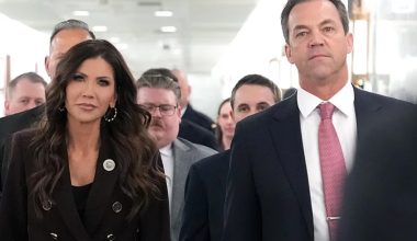 «Απασφάλισε» η Κρίστι Νόεμ για τον εν διαστάσει σύζυγό της: «Ντυνόταν με γυναικεία ρούχα!» (φωτο)
