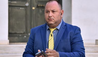 Βούλα: Συνελήφθη ο δικηγόρος Α.Θεοδωρόπουλος για ενδοοικογενειακή βία σε βάρος του ανήλικου γιου του